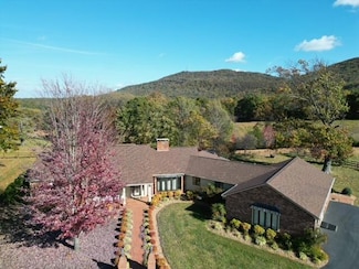 270 Parkside Ln, Rocky Mount, VA 24151