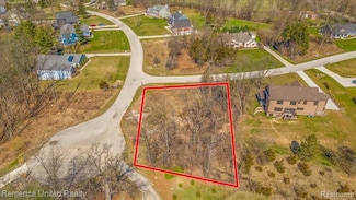 10537 Oak Forest Dr, Whitmore Lake, MI 48178