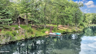 109 Pinegrove Cir, Milford, PA 18337