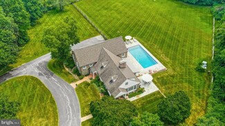 6 Greenbriar Ln, Paoli, PA 19301