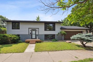 2421 Laurel Ave, Minneapolis, MN 55405