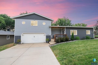 205 S 1st Ave, Brandon, SD 57005