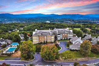 5028 Hunting Hills Square, Roanoke, VA 24018