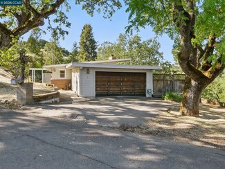 5 Tappan Ct, Orinda, CA 94563