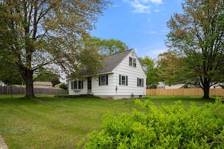 2 Cheyenne St, Dover, NH 03820
