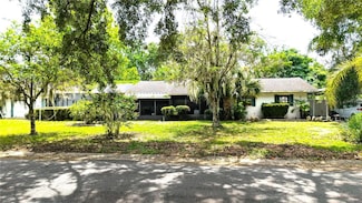 402 Sunny Ct, Fruitland Park, FL 34731