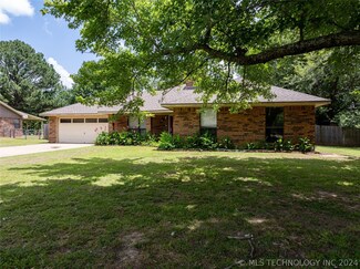 910 Meadowlark Ln, Durant, OK 74701