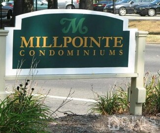 72 College Dr, Edison, NJ 08817