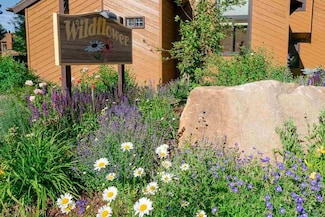 2 Arrowhead Dr Unit 11, Mammoth Lakes, CA 93546