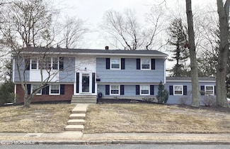 22 Roslyn Dr, Oakhurst, NJ 07755