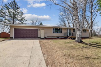 1712 9th St E, Glencoe, MN 55336