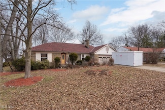 1069 Carver Rd, Cleveland, OH 44112