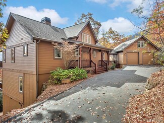 835 Toxaway Dr, Lake Toxaway, NC 28747