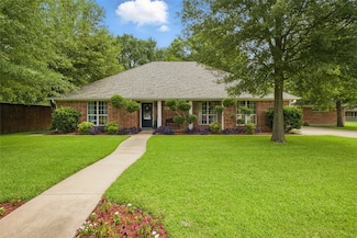 1704 Drake Dr, Commerce, TX 75428