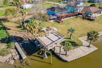 107 Annette Ct, Angleton, TX 77515