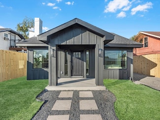 508 Dell Ct, Houston, TX 77009