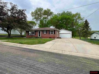 305 305 6th St NW, Elysian, MN 56028