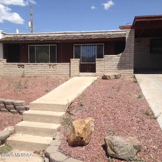 2661 S Enchanted Hills Dr, Tucson, AZ 85713