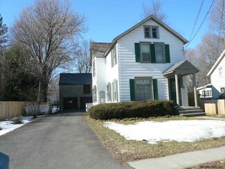 3 Maiden Ln, Kinderhook, NY 12106