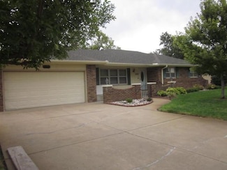 2357 Mayfair Dr, Salina, KS 67401