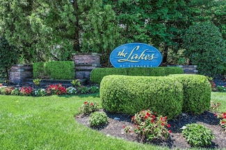 95 Erin Ln, Setauket- East Setauket, NY 11733