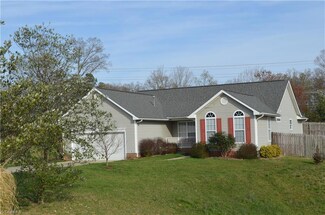 2904 Mclaurin Ct, High Point, NC 27265
