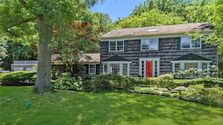 26 Rolling Dr, Glen Head, NY 11545