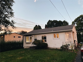 58 Springer Ave, Tiverton, RI 02878