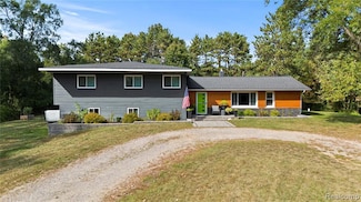 1906 Indianwood Rd, Lake Orion, MI 48362