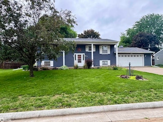 19 Sunset View Dr, Clear Lake, IA 50428