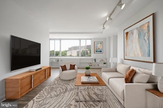 1111 Arlington Blvd Unit 707, Arlington, VA 22209