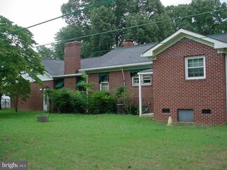 1542 Laurens Rd, Gloucester Point, VA 23062