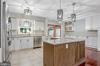 7807 Worthing Ct, Alexandria, VA 22315