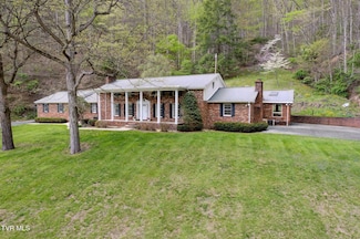 5268 Riverside Dr, Raven, VA 24639