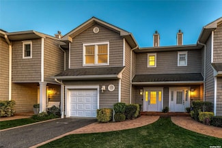 7 Ocean Watch Ct, Freeport, NY 11520