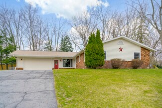 5458 Lindenwood St, Kalamazoo, MI 49004