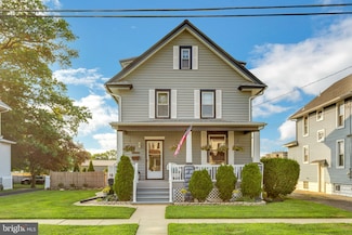 17 W Beechwood Ave, Oaklyn, NJ 08107