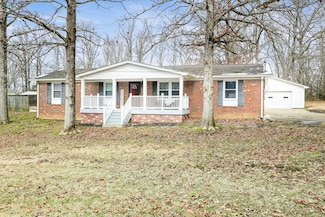 740 Oakland Dr, New Johnsonville, TN 37134