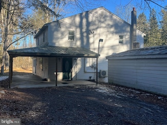 25 Scenic Dr, Milroy, PA 17063