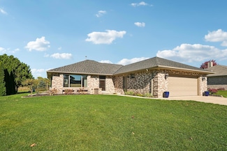 3910 E Greenway Dr, Oak Creek, WI 53154