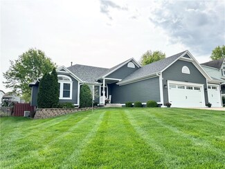 4387 SW Creekview Dr, Lees Summit, MO 64082
