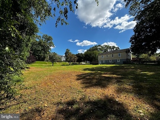 2 Piping Rock Dr, Silver Spring, MD 20905