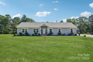 213 Big Oak Rd, Hendersonville, NC 28792