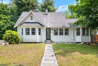 438 Lake Shore Dr, Hewitt, NJ 07421