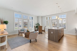 10 Shipyard Dr Unit 104, Hingham, MA 02043