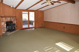 46 Pinewood Dr, Hyde Park, VT 05655