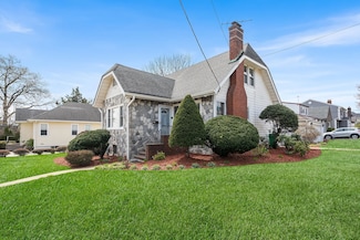 121 Summit Ave, Lyndhurst, NJ 07071
