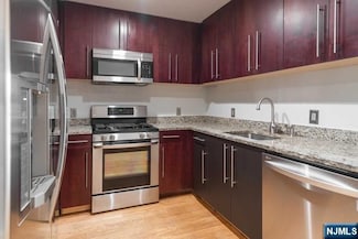 812 Hudson Park, Edgewater, NJ 07020