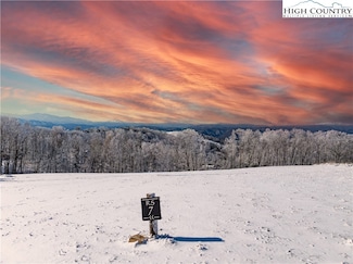 RS7 Skywest Pkwy, Elk Park, NC 28622