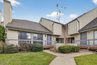 29 Spencer St, Somerset, NJ 08873